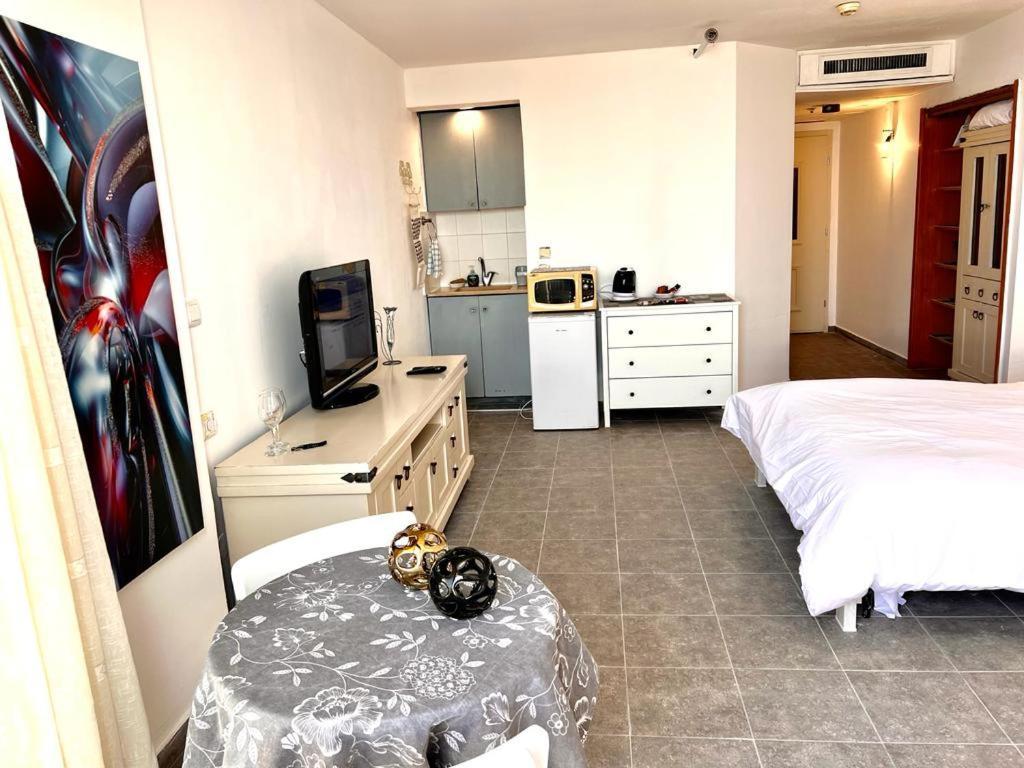 Raphael Apartments Herzelia Екстериор снимка