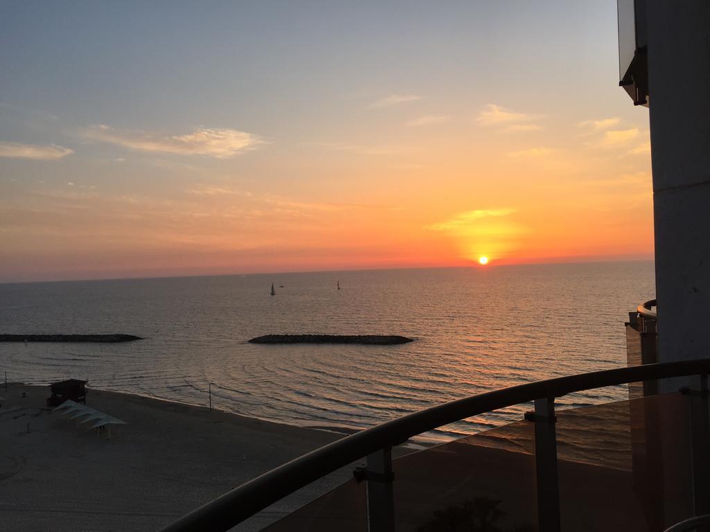 Raphael Apartments Herzelia Екстериор снимка
