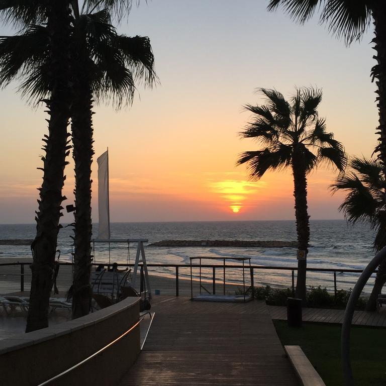 Raphael Apartments Herzelia Екстериор снимка