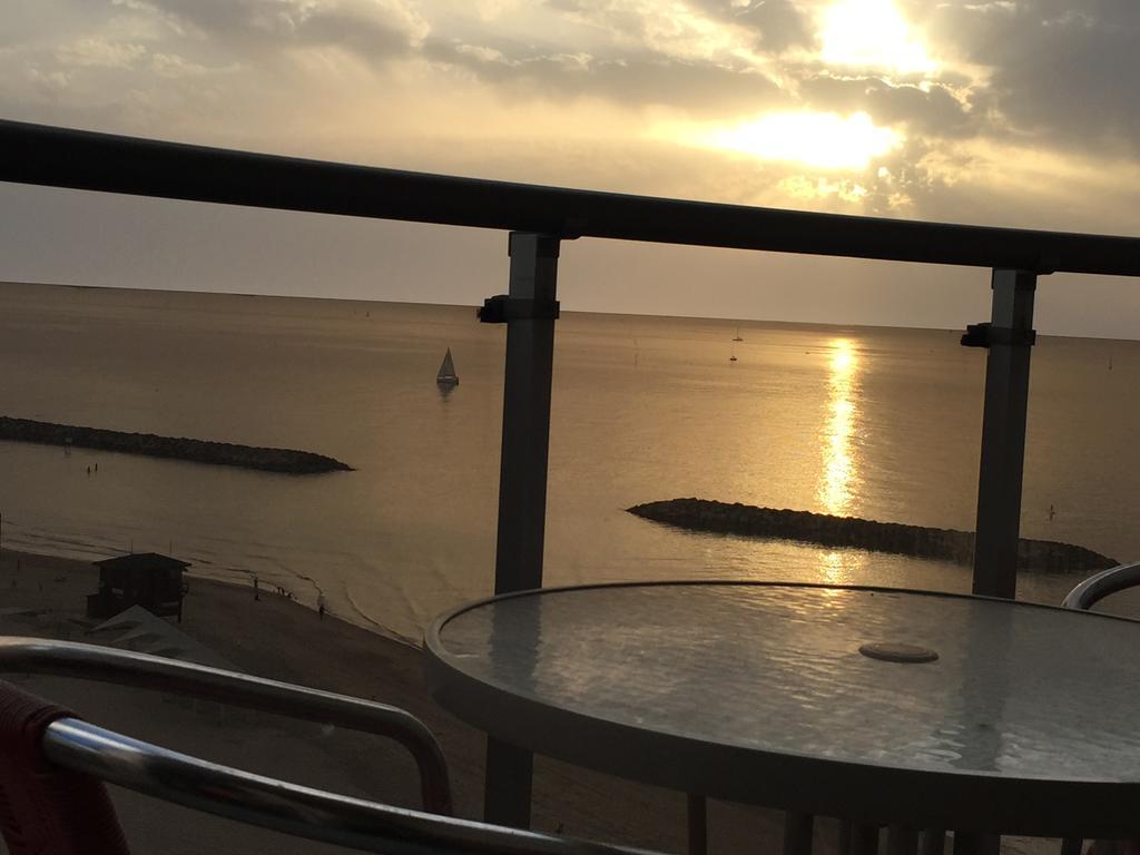 Raphael Apartments Herzelia Екстериор снимка