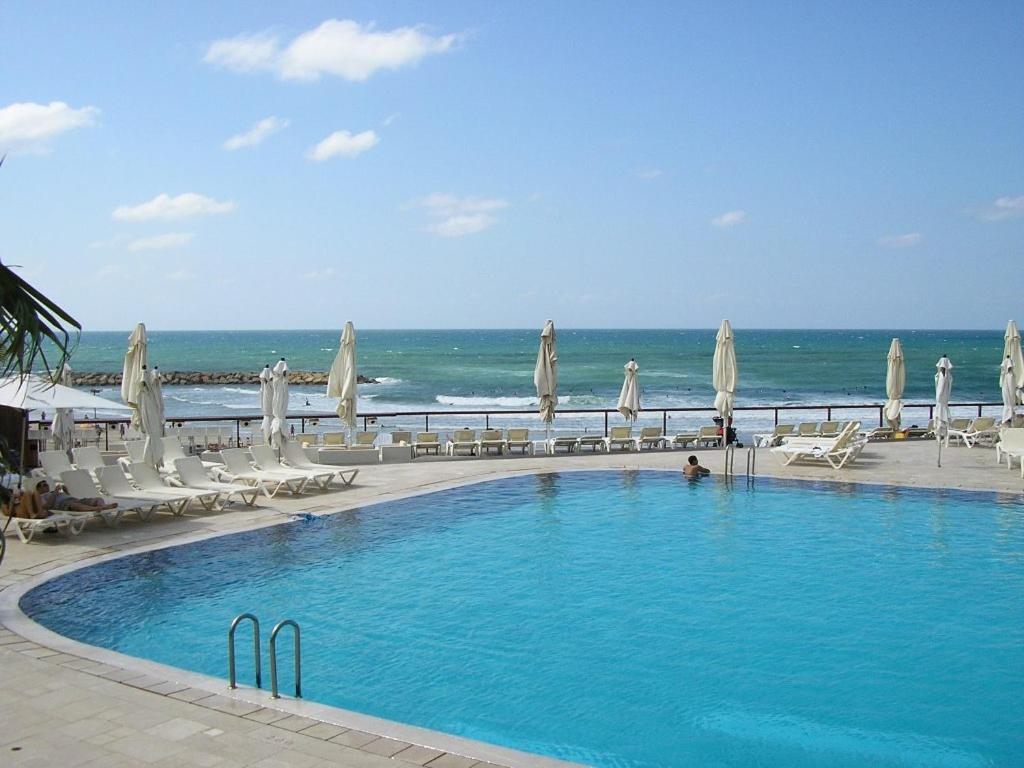 Raphael Apartments Herzelia Екстериор снимка